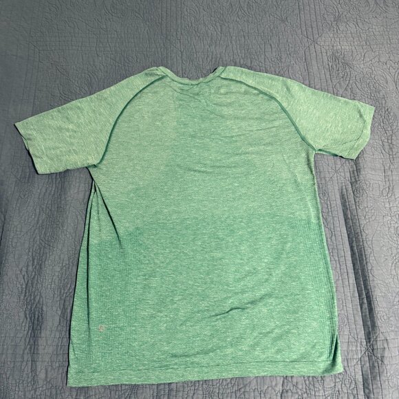 Lululemon Men's Metal Vent Tech Shirt - Picture 3 of 4